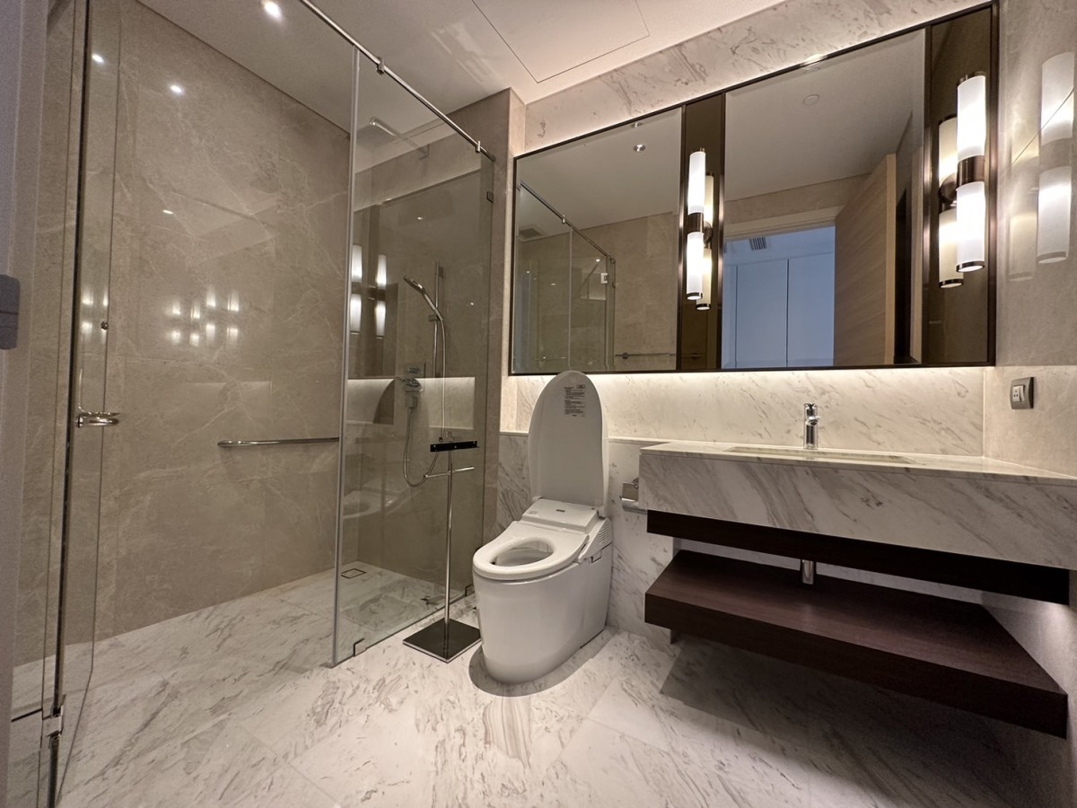 Sindhorn Residence | ใกล้ BTS ชิดลม เดินเพียง 600 ม. ถึงสวนลุมพินี