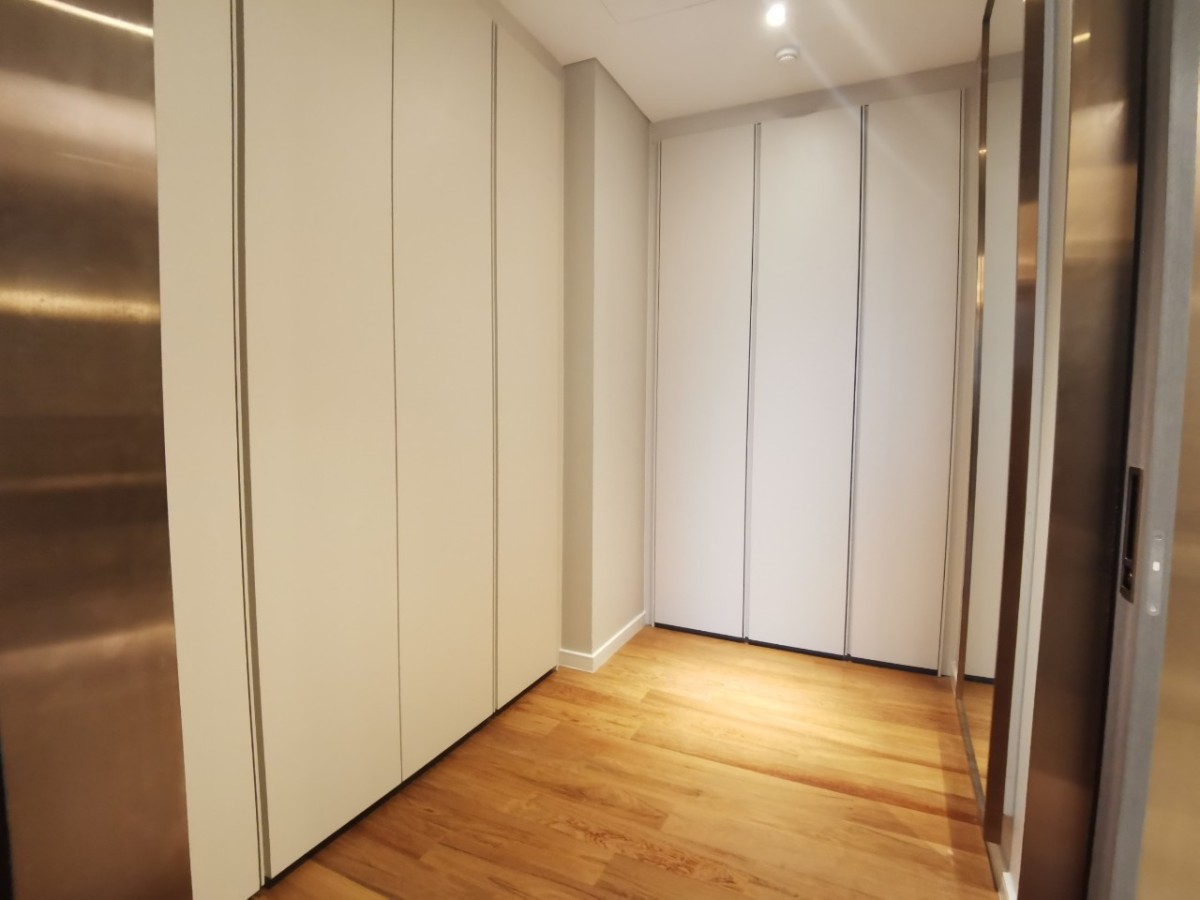 Sindhorn Residence | ใกล้ BTS ชิดลม เดินเพียง 600 ม. ถึงสวนลุมพินี