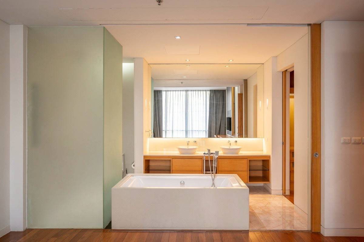 Domus 18 | Rare Find! Spacious 3-Bedroom Residence at Domus 18, Sukhumvit #HL