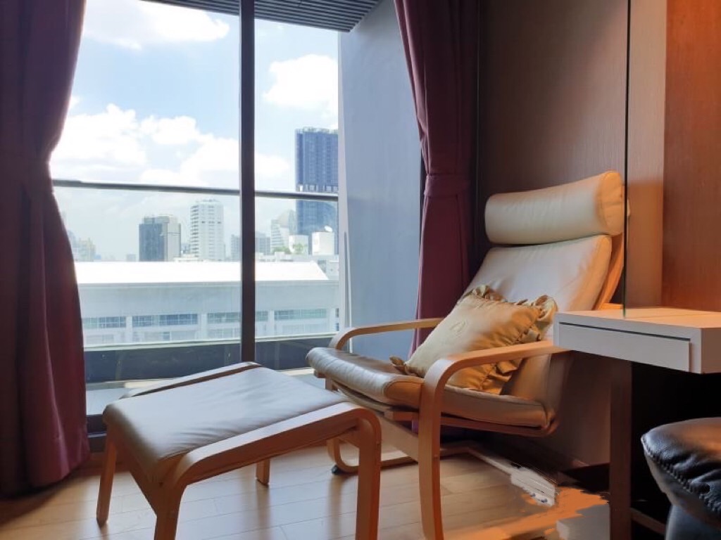 Hyde sukhumvit 13 | 48 sqm of pure comfort. In a world of tiny condos, space is the ultimate luxury. 🏠✨ #HL