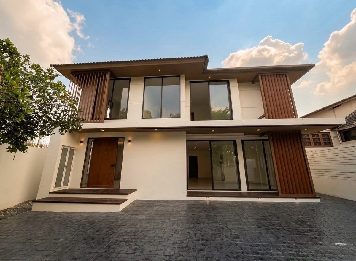 บ้านเดี่ยว 2 ชั้น ทำเลสุขุมวิท 71 📍 ซอยปรีดีพนมยงค์ 42
