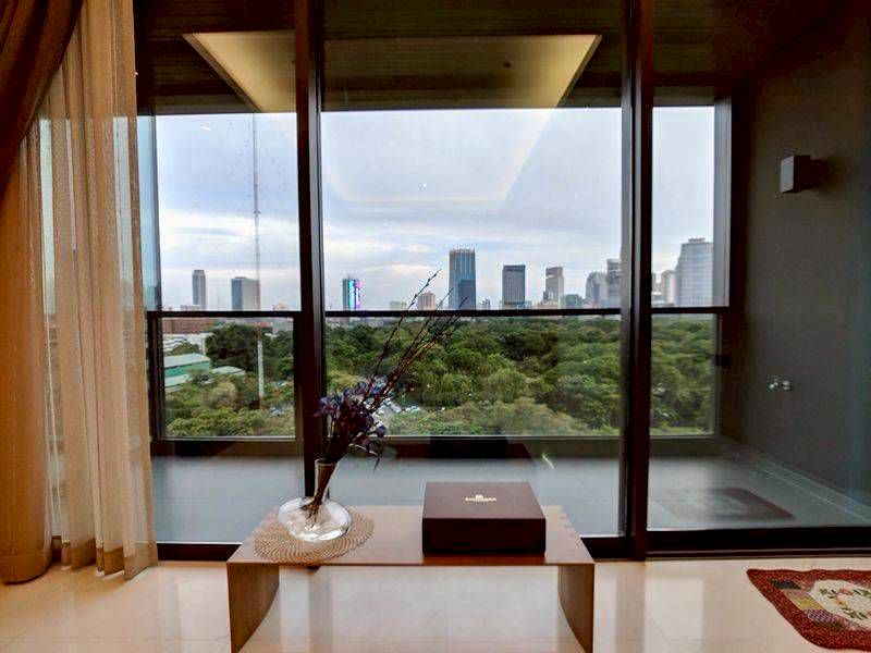 Sindhorn Tonson | Lumpini Park is Your Backyard. Ultimate 87 Sq.m. 1BR at Sindhorn Tonson.