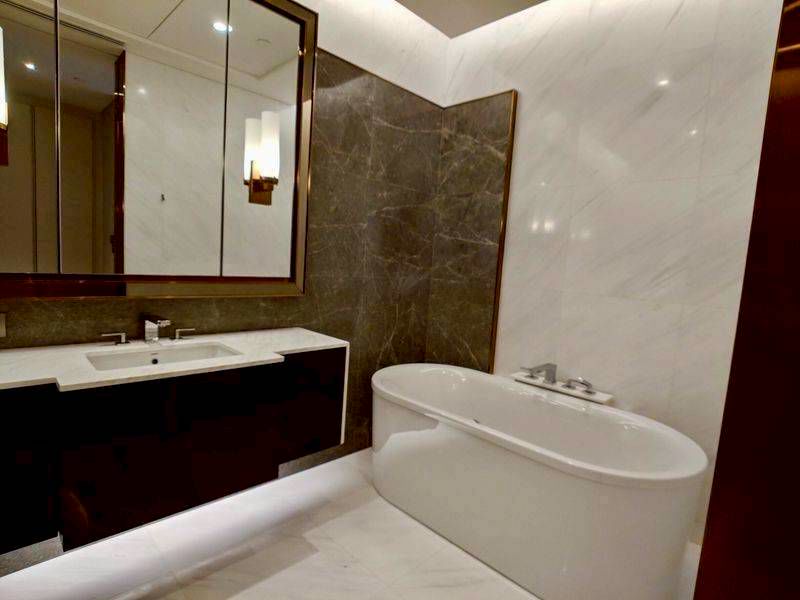 Sindhorn Tonson | Lumpini Park is Your Backyard. Ultimate 87 Sq.m. 1BR at Sindhorn Tonson.