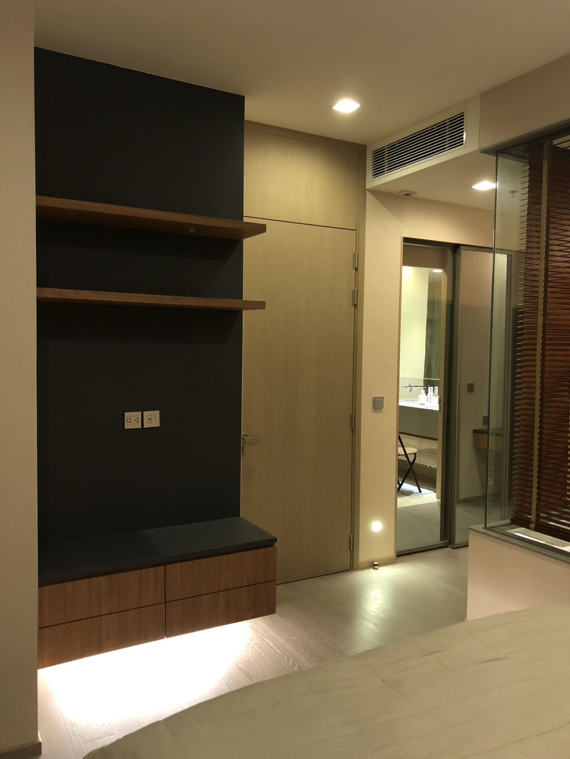 THE ESSE Asoke | ตรงข้ามตึกแกรมมี่ MRT สถานีเพชรบุรีและสุขุมวิท