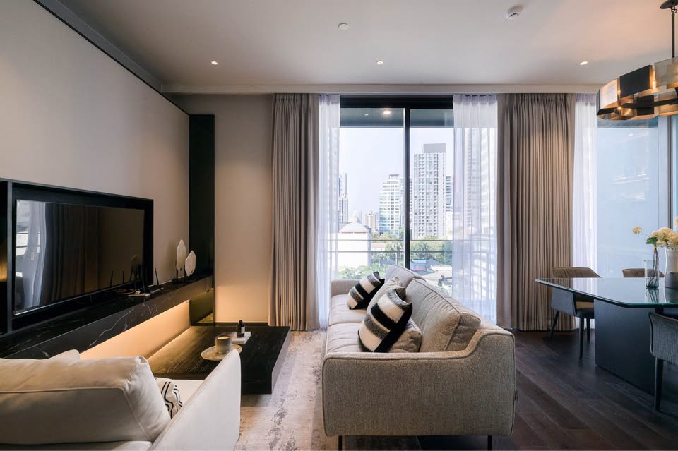 Laviq Sukhumvit 57 | Ultra-Luxury Living! LAVIQ Sukhumvit 57 | 2 Bed 2 Bath Direct Skywalk Access to BTS Thonglor | Prime Thonglor Location