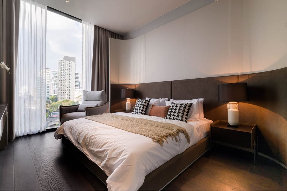 Laviq Sukhumvit 57 | Ultra-Luxury Living! LAVIQ Sukhumvit 57 | 2 Bed 2 Bath Direct Skywalk Access to BTS Thonglor | Prime Thonglor Location