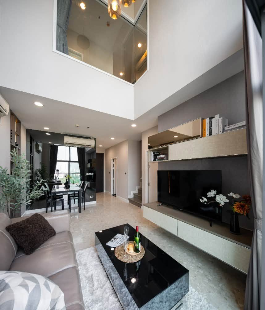 The Crest Sukhumvit 34 | Ultra Rare Duplex 98 SQM! The Crest Sukhumvit 34 | High Ceiling 2 Bed 2 Bath | 200m to BTS Thong Lor
