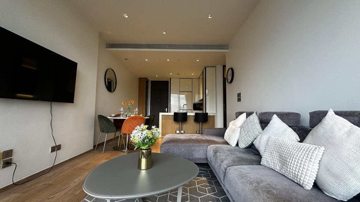 Beatniq | Ultra-Luxury Executive Suite! BEATNIQ Sukhumvit 32 | Spacious 81 SQM 2 Bed 2 Bath | Bathtub Included, Mid-Thonglor & Phrom Phong