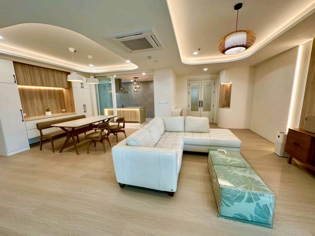 Nusasiri Grand Condo | Rare Family Suite! Nusasiri Grand Condo | Spacious 3 Bed 3 Bath | Direct Skywalk Access to BTS Ekkamai, Heart of Sukhumvit