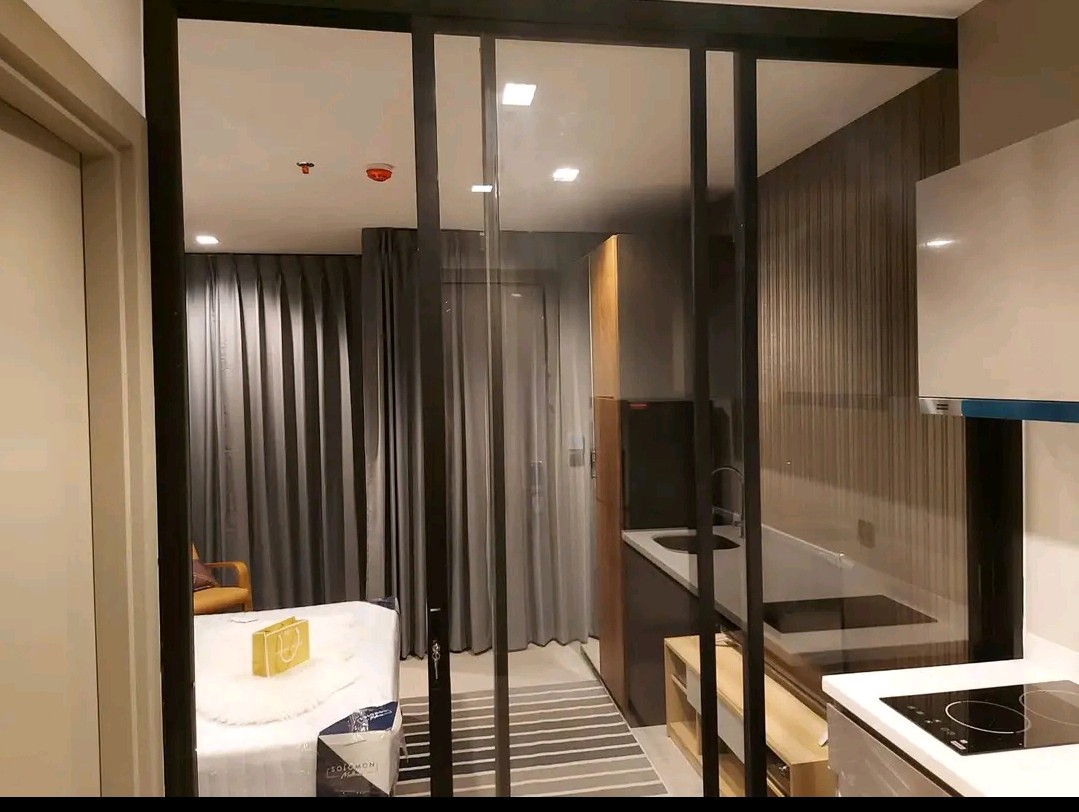 Life Asoke - Rama 9 | Corner Unit Panoramic City View | Fully Furnished, Great Natural Light, Ready to Move
