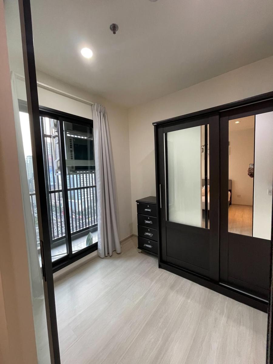 Life Asoke | 1 Bed 1 Bath Direct Skywalk Access | 0m to MRT Phetchaburi & ARL Makkasan