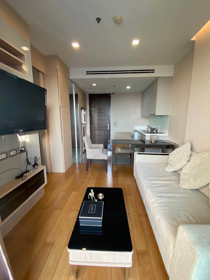 The Address Asoke | Executive Suite For Rent! The Address Asoke | Spacious 35 SQM 1 BR 1 BA | Bathtub Included, Fully Furnished, Next to Singha Complex