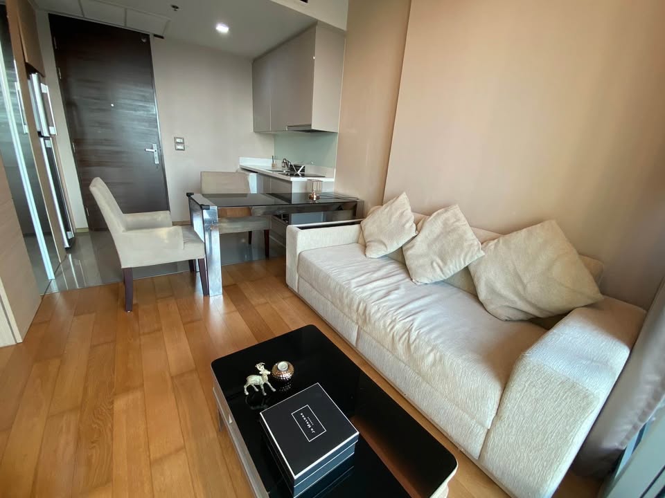 The Address Asoke | Executive Suite For Rent! The Address Asoke | Spacious 35 SQM 1 BR 1 BA | Bathtub Included, Fully Furnished, Next to Singha Complex