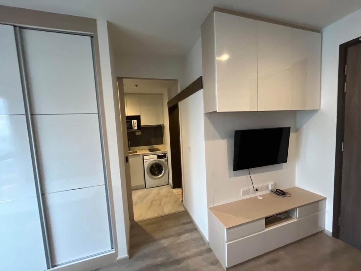 Ideo Mobi Asoke | Modern Living! Ideo Mobi Asoke | Large Studio 28 SQM | High-End Finishes, Fully Furnished, Ready to Move, Near Singha Complex