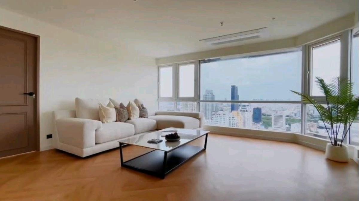 Sukhumvit Suite | Duplex penthouse top floor