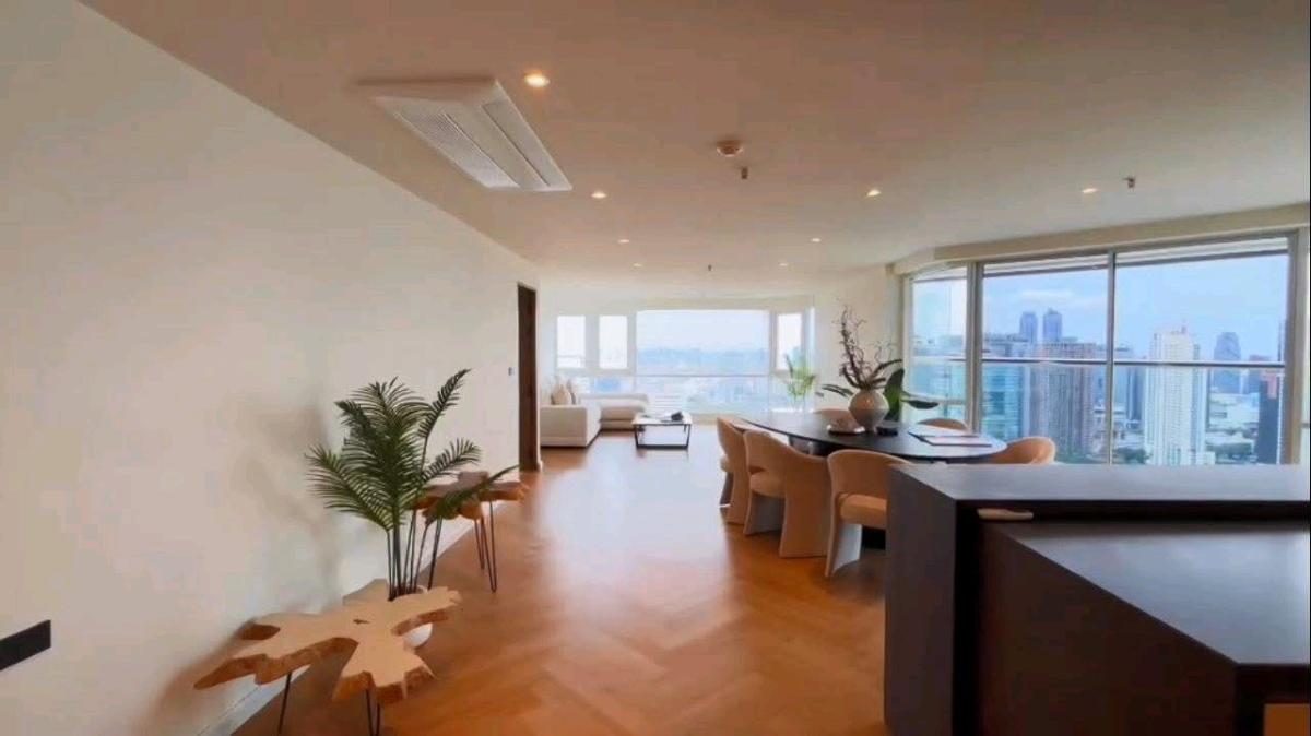 Sukhumvit Suite | Duplex penthouse top floor