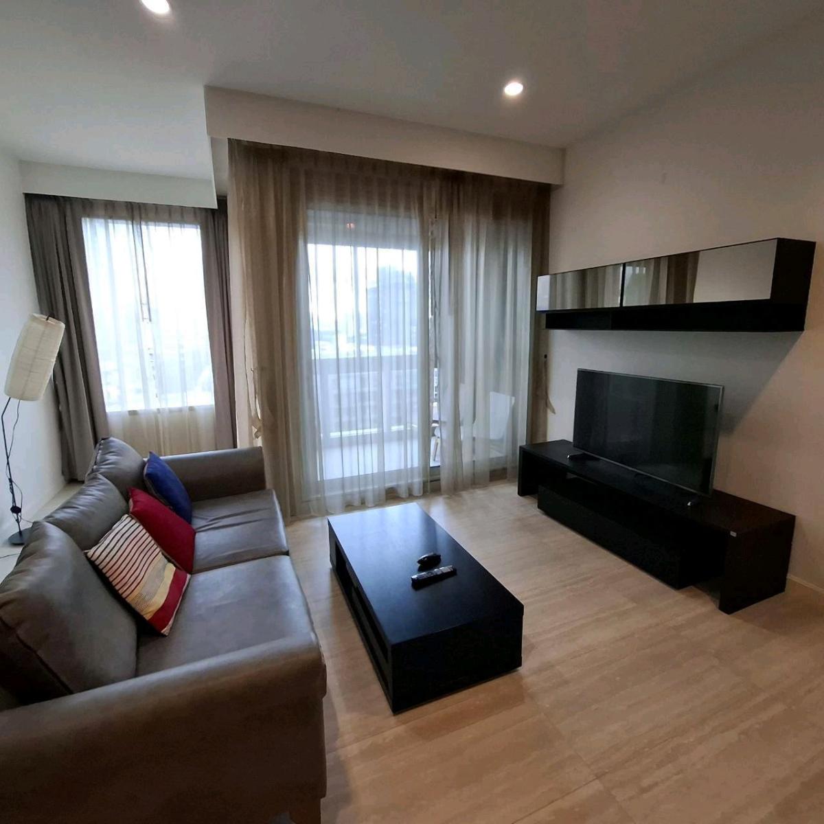 185 rajadamri | BTS ราชดำริ: อยู่ในระยะใกล้เคียงประมาณ 300 - 450 เมตร