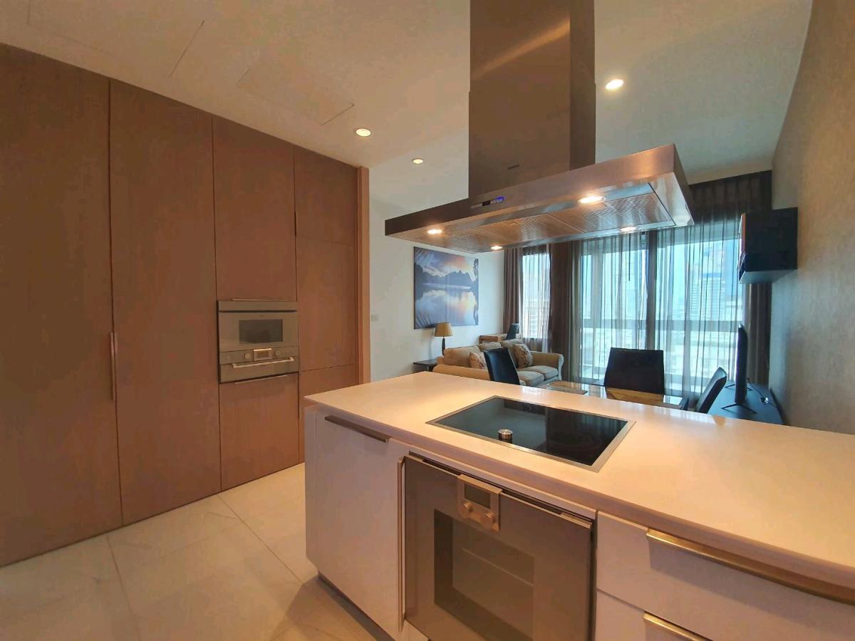 185 rajadamri | BTS ราชดำริ: อยู่ในระยะใกล้เคียงประมาณ 300 - 450 เมตร