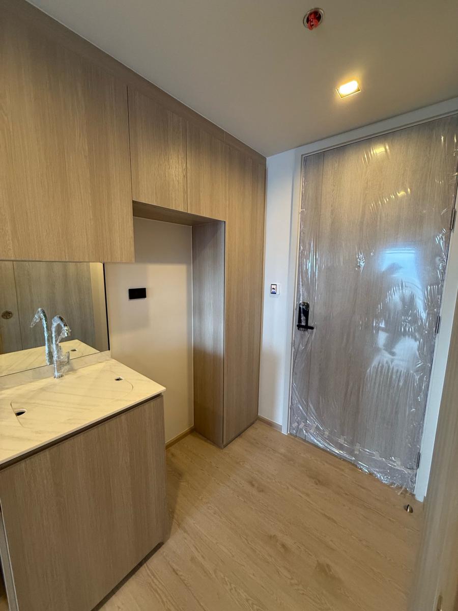 Reference Sathorn - Wongwianyai | BTS สถานีวงเวียนใหญ่