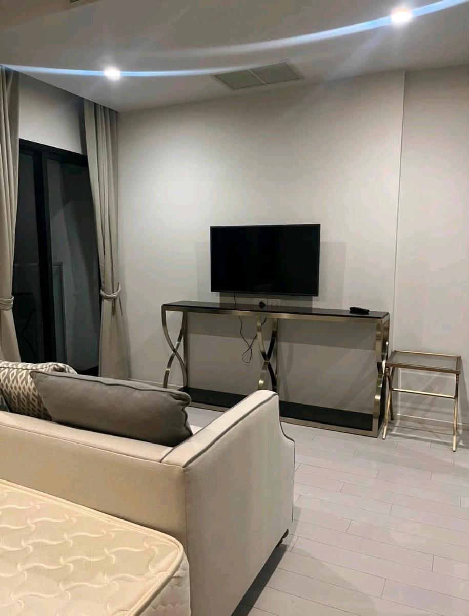 Noble Ploenchit | เฟอร์นิเจอร์และเครื่องใช้ไฟฟ้าครบครัน