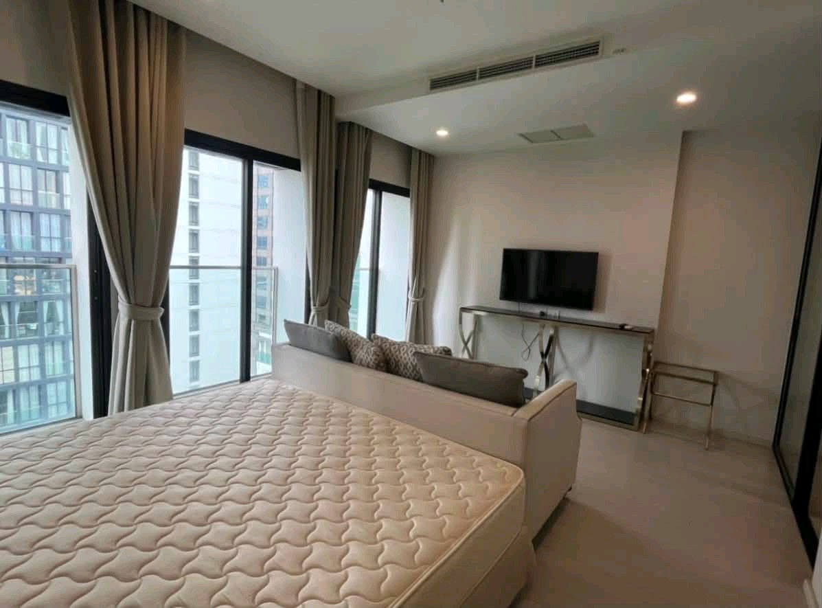 Noble Ploenchit | เฟอร์นิเจอร์และเครื่องใช้ไฟฟ้าครบครัน