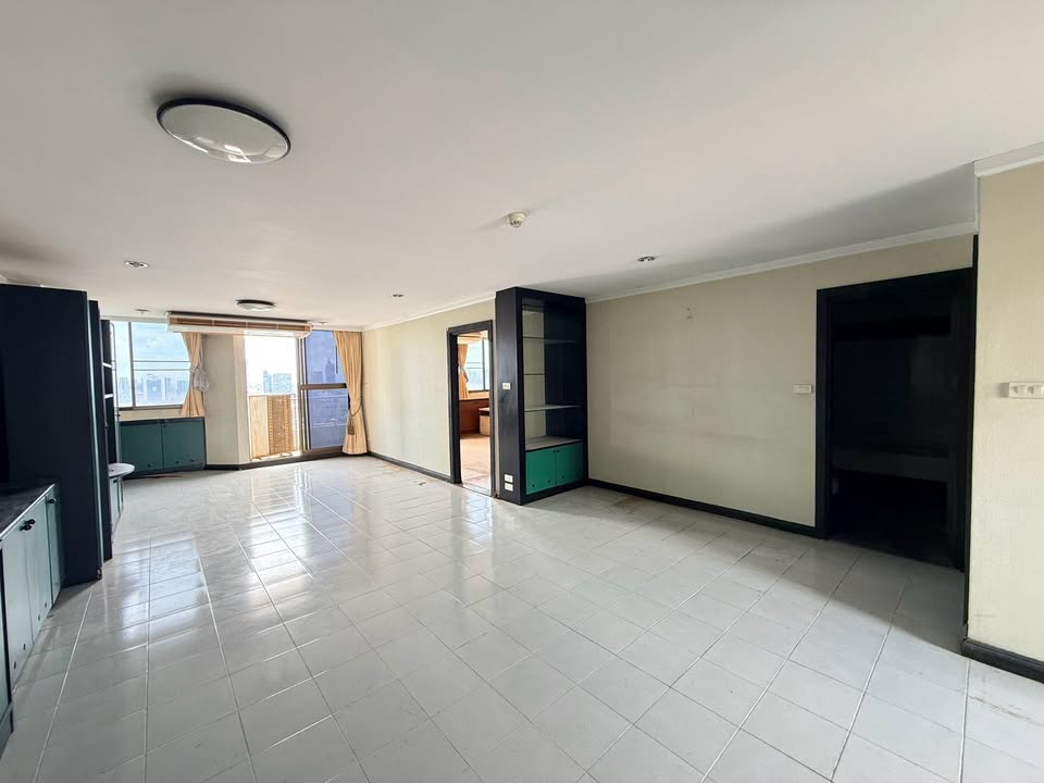 Supalai Place Sukhumvit 39 | Unbeatable Deal! THB 6.99M Only 25th Fl. Tower B, Heart of Phrom Phong