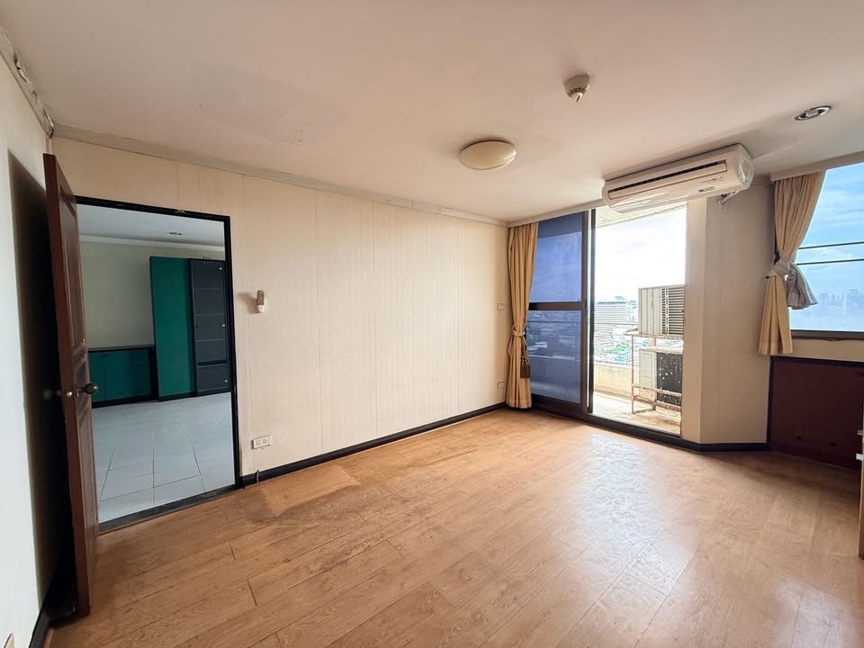 Supalai Place Sukhumvit 39 | Unbeatable Deal! THB 6.99M Only 25th Fl. Tower B, Heart of Phrom Phong