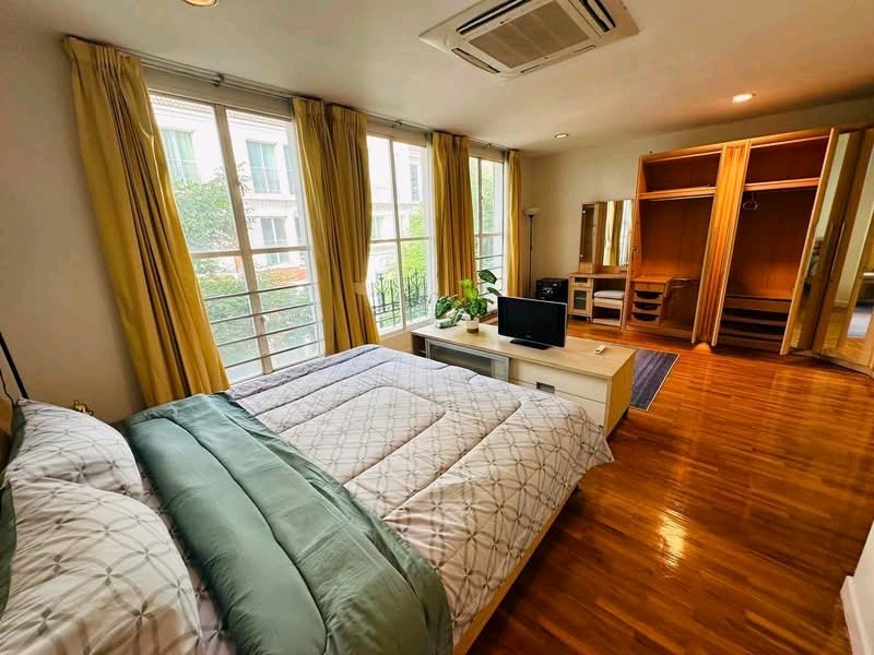 Baan Klang Krung British Town Thonglor | เดินทางสะดวก เชื่อมต่อถนนสุขุมวิทและเพชรบุรี